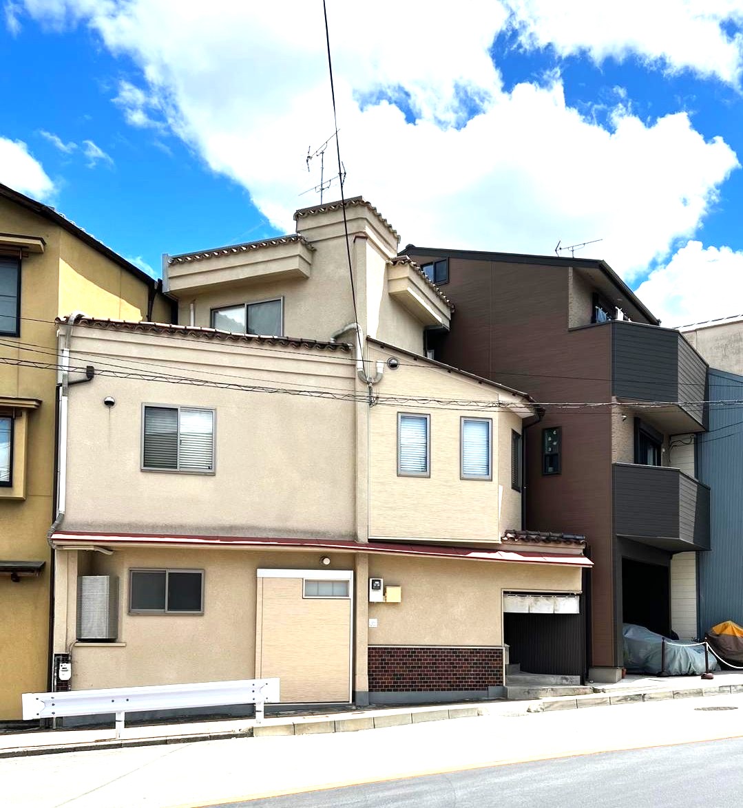ThreeStorey Renovated House in Higashiyama, near the Six Senses Kyoto