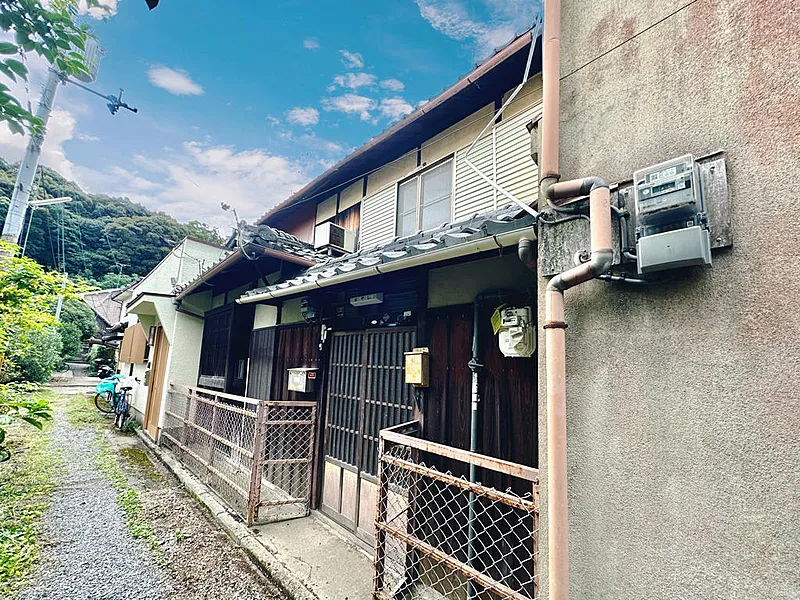 Unrenovated Kyomachiya next to Kyoto University’s Yoshida Campus, in