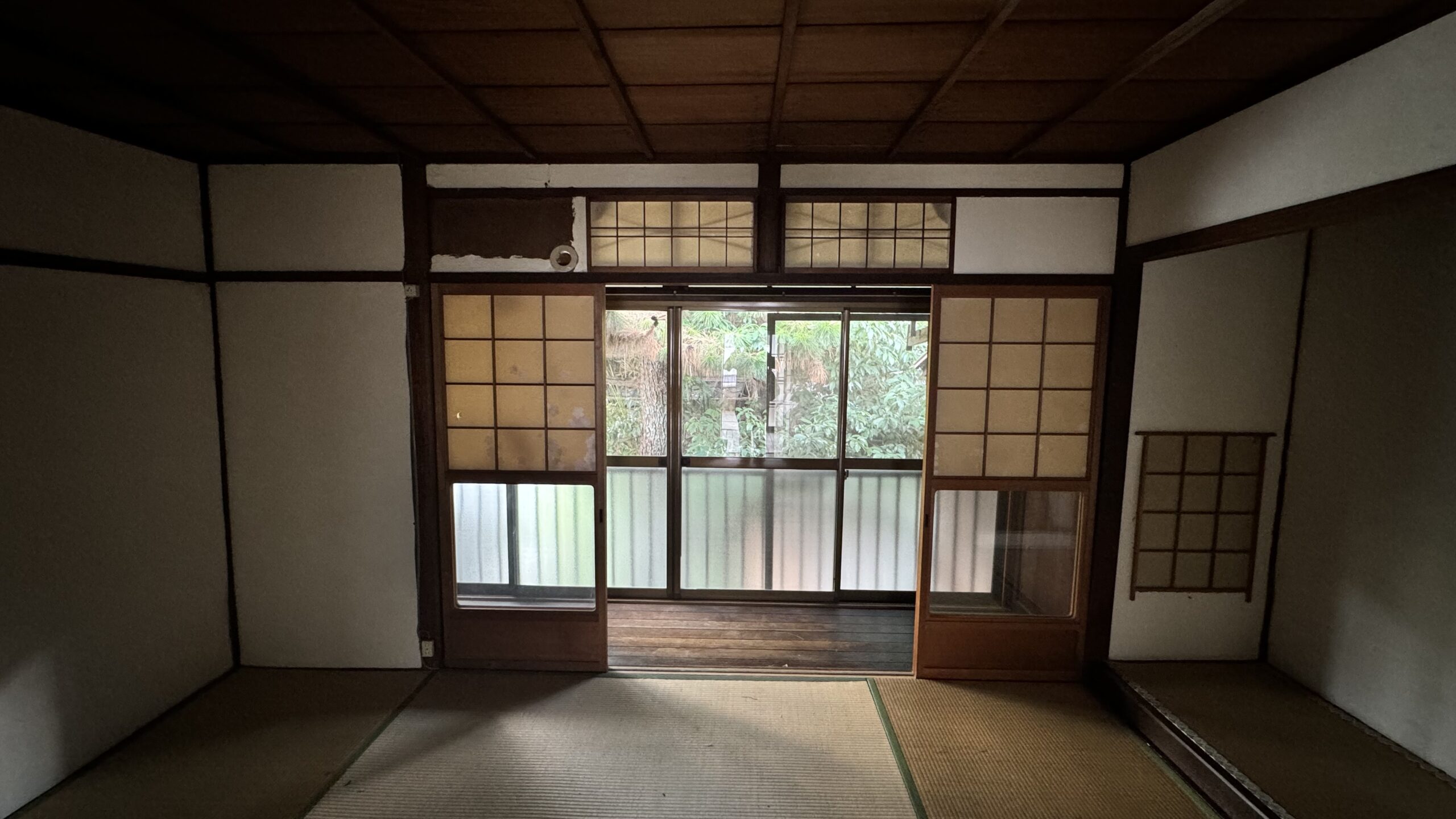 TwoStory NonRenovated KyoMachiya House with Car Garage, for Sale in