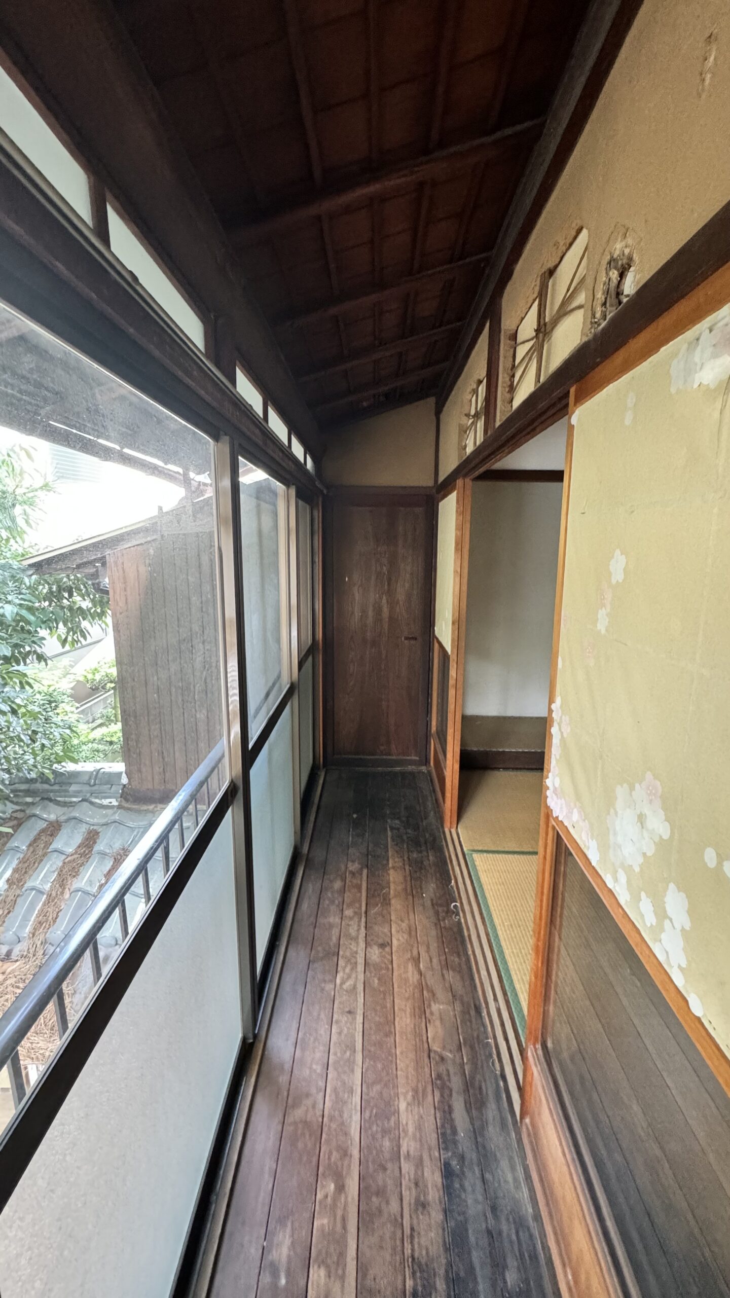 TwoStory NonRenovated KyoMachiya House with Car Garage, for Sale in