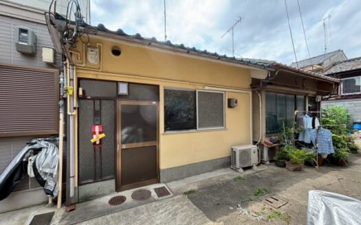 One-Story Kyo-Machiya House near Umekoji Park, for Sale in Ebisubanba-cho, Shimogyo Ward