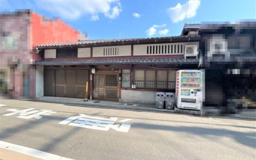 Kamitachiuri-cho Kyo-Machiya House near Kyoto Imperial Palace, for Sale in Kamigyo Ward