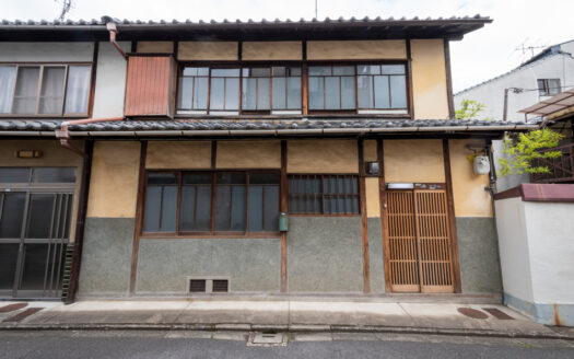 Two Adjacenmt Kyo-Machiya Houses in Shichiku Area near Daitokuji Temple, for Sale in Kita Ward