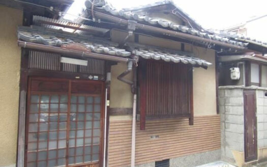 Murasakino Shimotorida-cho Kyo-Machiya House, near Daitokuji Temple, for Sale in Kita Ward