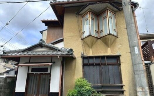 Murasakino Junibo-cho Kyo-Machiya House, South of Mt. Funaoka, for Sale in Kita Ward