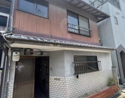 Hanazono Badai-cho Kyo-Machiya House with Garden, for Sale in Ukyo Ward