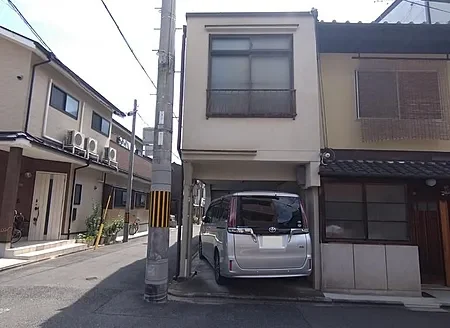 Shimoyanagihara Minamihan-cho Kyo-Machiya House with Car Garage, for Sale in Kamigho Ward
