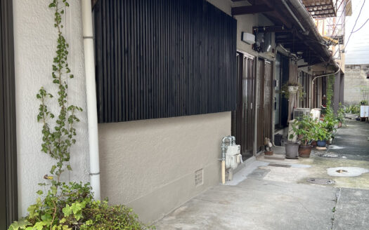 Renovated Kyo-Machiya House near Higashihonganji Temple, for Sale in Higasihgawa-cho, Shimogyo