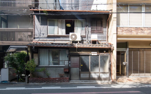 Yawata-cho Non-Renovated Kyo-Machiya House near Nijo Castle, for Sale in Nakagyo Ward