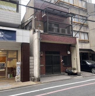 Sugiya-cho Land with Existing House near Subway Karasuma-Oike Station, for Sale in Nakagyo Ward