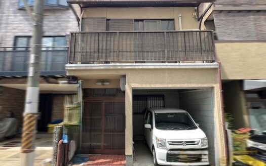 Koyamanishiono-cho Kyo-Machiya House with Car Garage near Subway Kitaoji Station, for Sale in Kita Ward