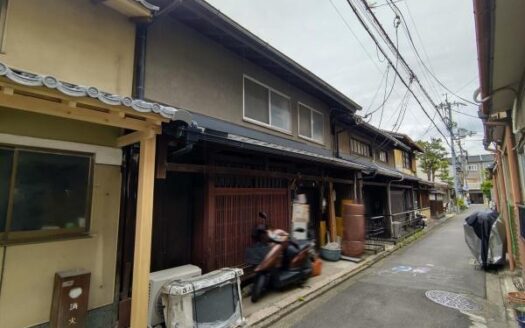 Hachijominamoto-cho Kyo-Machiya House with Garden, for Sale in Minami Ward