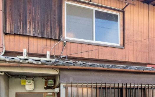 Okazaki Nishifukunokawa-cho Kyo-Machiya House, near Heian Jingu Shrine, for Sale in Sakyo Ward