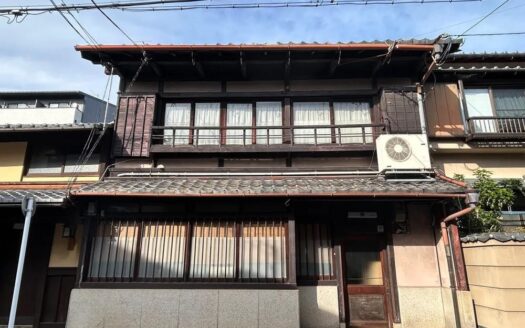 Koyama-cho Kyo-Machiya House with Courtyard, near Subway Nijo Station, for Sale in Kamigyo Ward