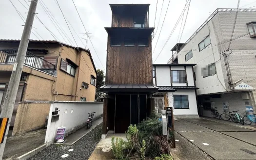 Nishiyanagi-cho Kyo-Machiya House with Annex near Kitano Tenmangu Shrine, for Sale in Kamigyo Ward