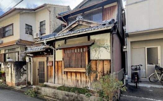 Uzumasa Yasui Kurumamichi-cho House near JR Hanazono Station, for Sale in Ukyo Ward
