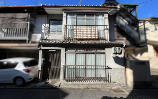 Murasakino Nakakashiwano-cho Kyo-Machiya House, for Sale in Kita Ward