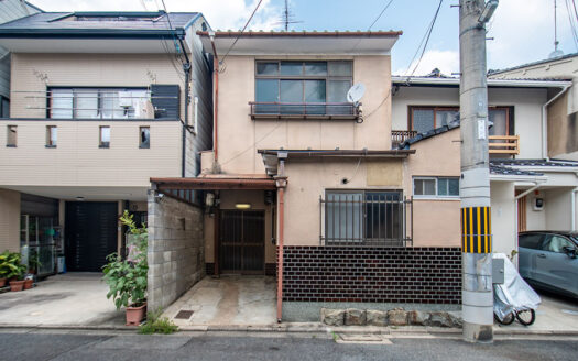 Murasakino Higashigoshoden-cho Kyo-Machiya House, near Subway Kuramaguchi Station, for Sale in Kita Ward