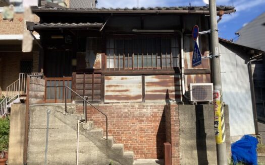 Non-Renovated Kyo-Machiya House on Kuramaguchi Street, for Sale in Murasakino Gonoue-cho, Kita Ward