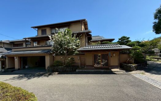 Authentic Japanese-Style (Sukiya-Style) House with Garden and Car Garage, for Sale in Nishikyo Ward