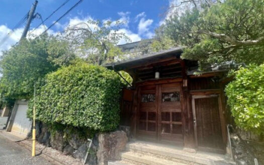 Murasakino Kitafunaoka-cho House with Garden and Car Garage, near Kenkun Shrine, for Sale in Kita Ward