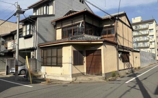 Shuzei-cho Kyo-Machiya House near Nijo Castle, for Sale in Kamigyo Ward