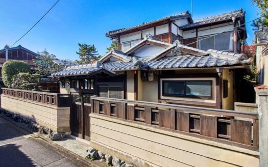 Murasakino Daitokuji-cho House with Garden, Renovated in March 2016, for Sale in Kita Ward
