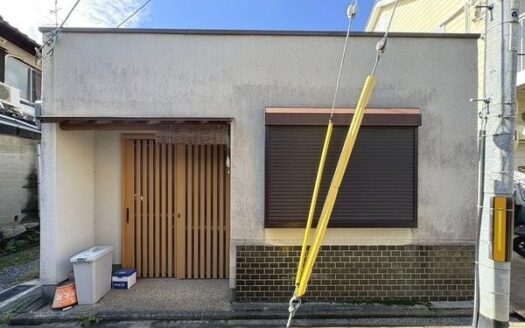 Single-Story Kyo-Machiya House, Renovated in 2009, for Sale in Imakumano Hozo-cho, Higashiyama Ward