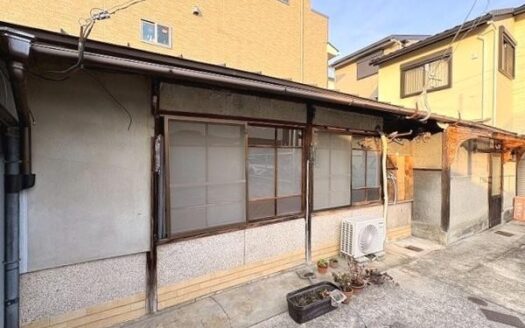 Dosho-cho One-Story House on Quiet Alley, for Sale in Kamigyo Ward