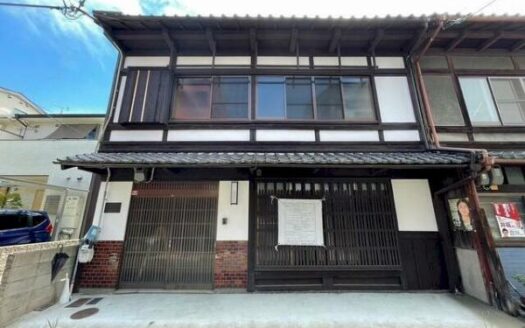 Nishishichijo Nishihattanda-cho Kyo-Machiya House with Garden, for Sale in Shimogyo Ward