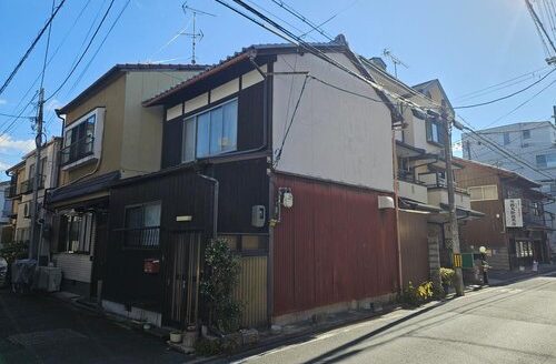 Mibushujau-cho Kyo-Machiya House near JR and Subway Nijo Station, for Sale in Nakagyo Ward