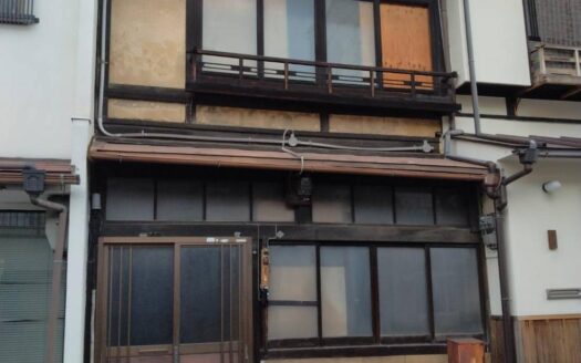 Nakano-cho Kyo-Machiya House near Subway Higashiyama Station, for Sale in Higashiyama Ward