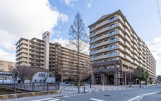 Famille Garden Nijo Ekimae – South Building on 1F, Renovated in December 2025, for Sale in Nakagyo Ward