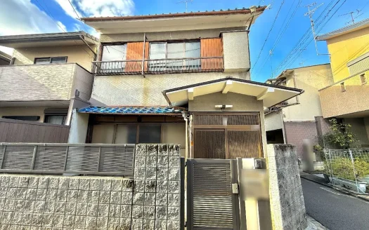 Murasakino Monzen-cho House with Garden on Corner Lot, for Sale in Kita Ward
