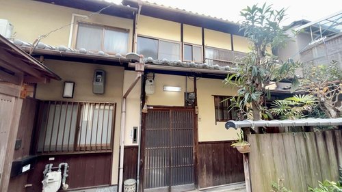 Imakumano Minamihiyoshi-cho Kyo-Machiya House with Garden on Quiet Alley, for Sale in Higashiyama Ward