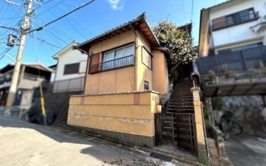 Yoshida Nakaoji-cho Kyo-Machiya House near Kyoto University, for Sale in Sakyo Ward