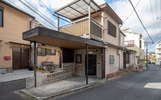 Awadatuchi Torii-cho Kyo-Machiya House with Car Garage near Nanzenji Temple, for Sale in Sakyo Ward