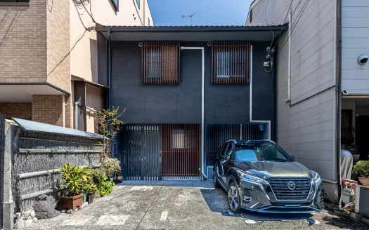 Shimohirano-cho Renovated Kyo-Machiya House with Car Garage and Garden, for Sale in Shimogyo Ward