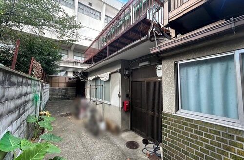 Hanabata-cho Kyo-Machiya House near Umekoji Park, for Sale in Shimogyo Ward