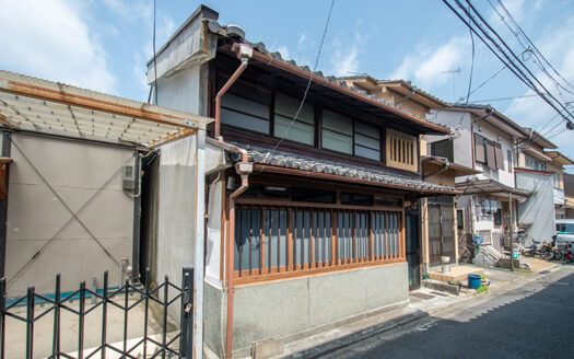Yakuen-cho Non-Renovated Kyo-Machiya House, for Sale in Shimogyo Ward
