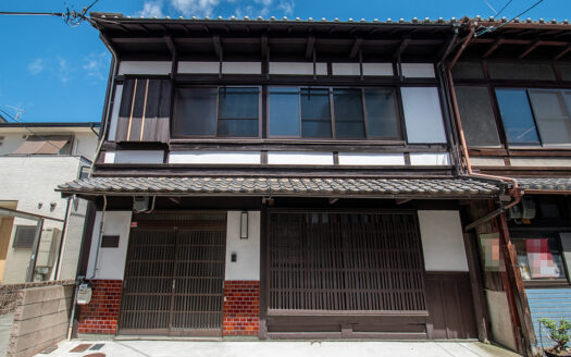 Renovated Kyo-Machiya House with Garden, for Sale in Nishishichijo Nishihattanda-cho, Shimogyo Ward