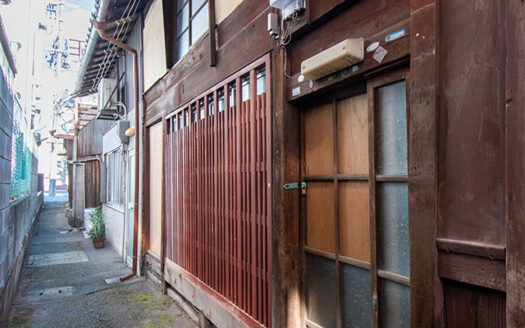 Shichiku Shimomidori-cho Kyo-Machiya House in Shell Condition, for Sale in Kita Ward