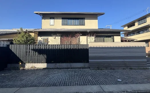 Awadaguhi Sanjobo-cho House with Garden and Car Garage, for Sale in Higashiyama Ward