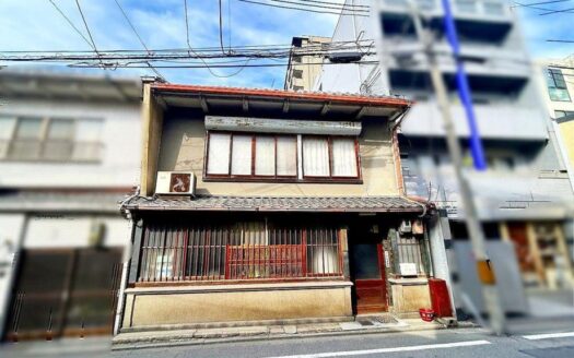 Kandaijin-cho Kyo-Machiya House near Subway Shijo Station, for Sale in Shimogyo Ward
