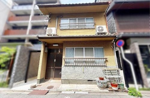 Tsuzuraya-cho Kyo-Machiya House with Garden, for Sale in Shimogyo Ward