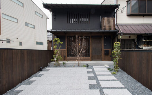 Renovated Kyo-Machiya House with Car Garage and Garden, for Sale in Murasakino Gonoue-cho, Kita Ward
