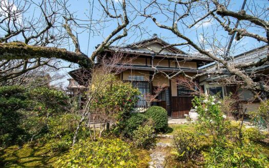 Ryoanji Kinugasa Shita-cho One-Story House with Garden, for Sale in Ukyo Ward
