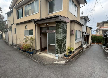 Imakumano Kitahiyoshi-cho House on Corner Lot, for Sale in Higashiyama Ward