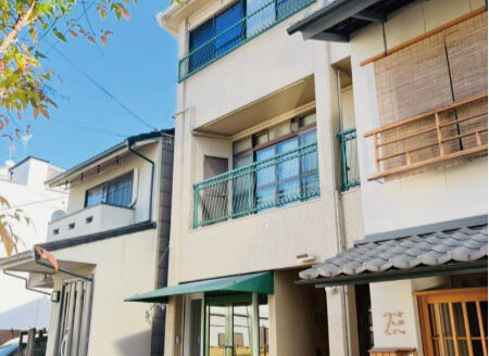 Three-Story House with Car Garage and Garden, for Sale in Miyagawasuji 2-chome, Higashiyama Ward
