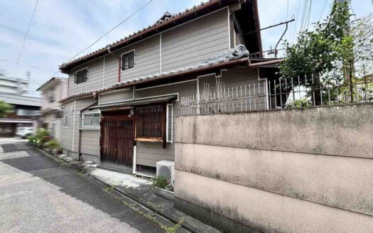 Koyama Motomachi Kyo-Machiya House with Garden on Corner Lot, for Sale in Kita Ward